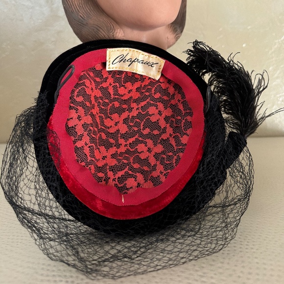BEAUTIFUL 1950s\' BLACK VELVET JULIET CAP WITH VEIL AND OSTRICH FEATHER main image 8